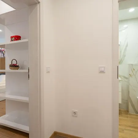 Zenith Apartment *