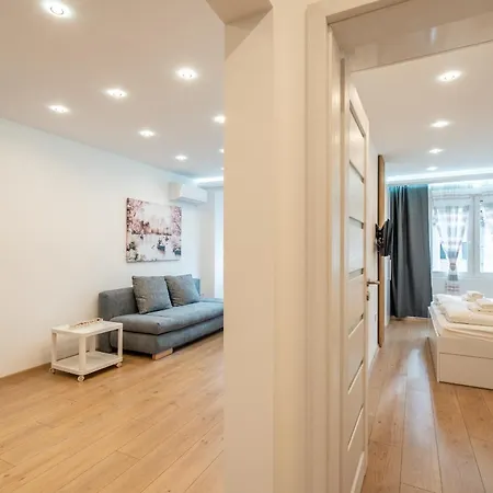 Zenith Apartment